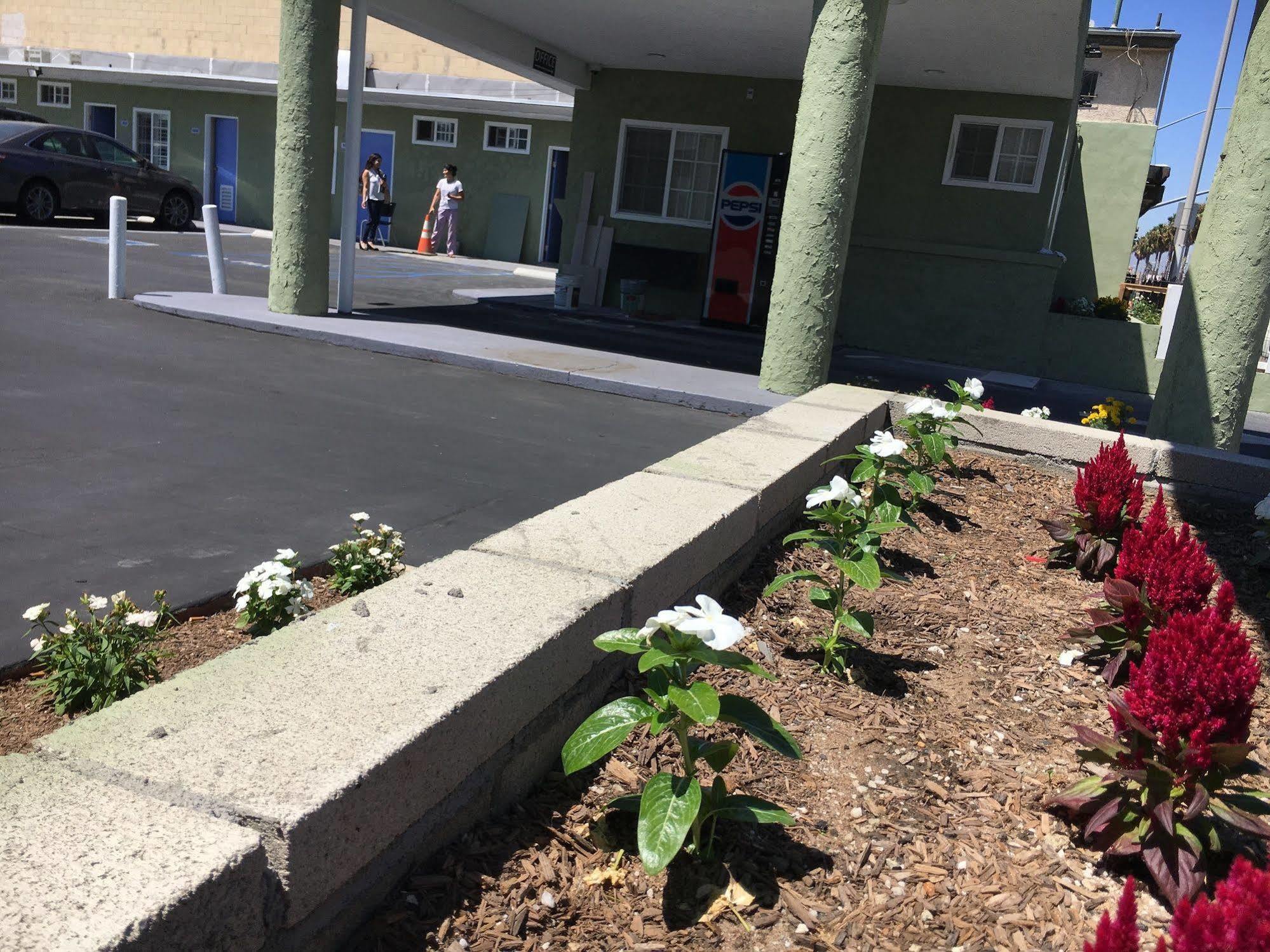 Town House Motel Lynwood Exterior photo